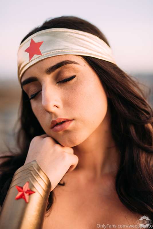 Wonder Woman was just sent to all of my fans messages on @re..