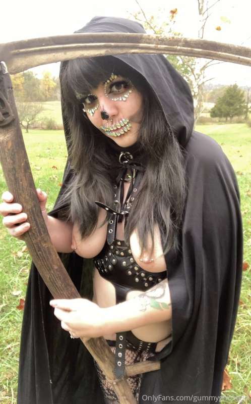 Wanna have a little fun before I reap your soul? 💀 6