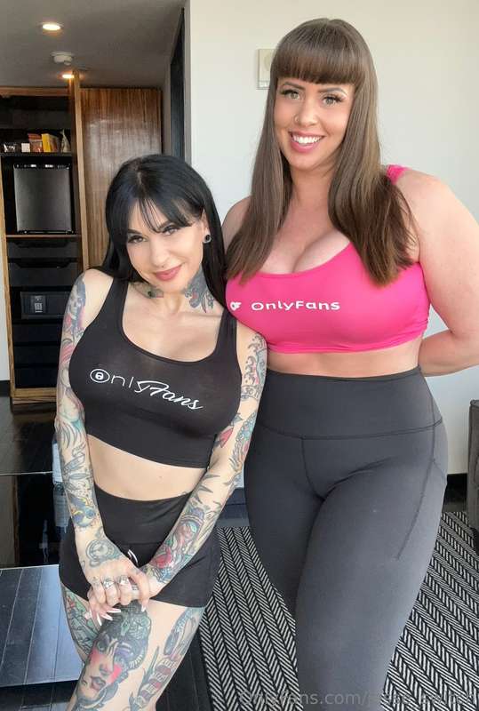 She’s the perfect height if you ask me 🚤@joannaangel  4