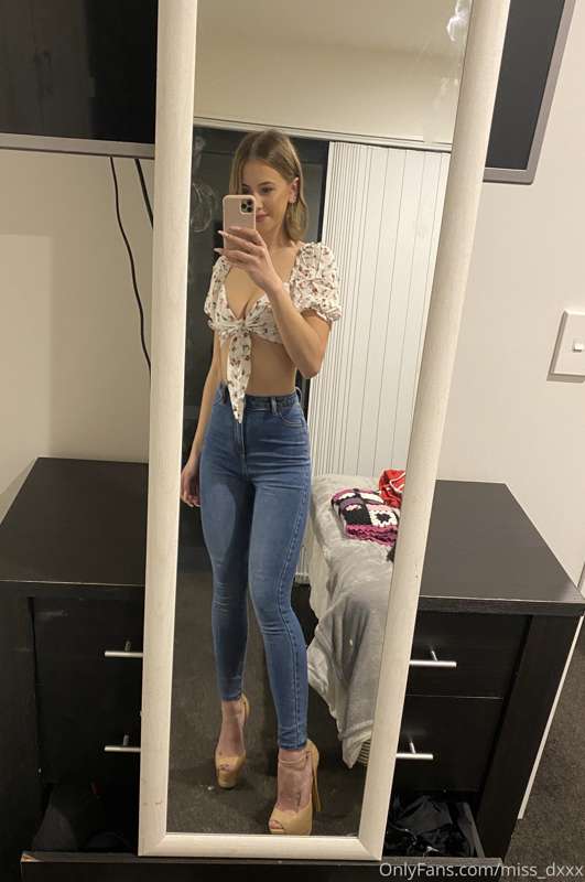 Today is my BIRTHDAY guys  !! 😁❤️ I am out for dinner tonigh.. 3