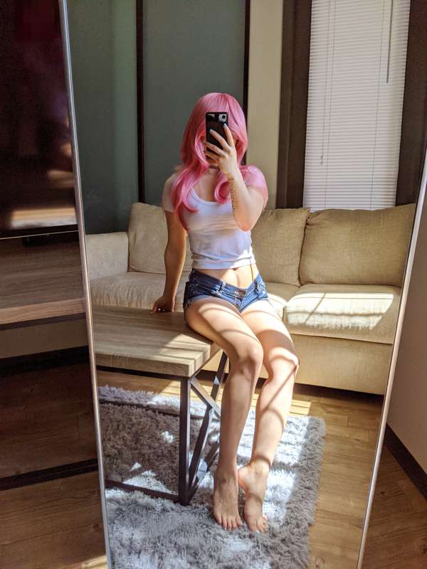 A mild tease in my shortest jean shorts, plus a few cute toe.. 7