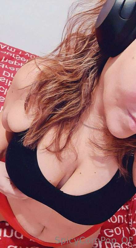 Letto, musica e tanta voglia della tua compagnia 💦😘