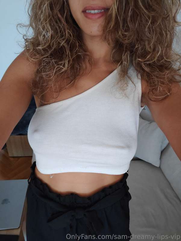 How could I not be horny when she's wearing this... Cmon!!!