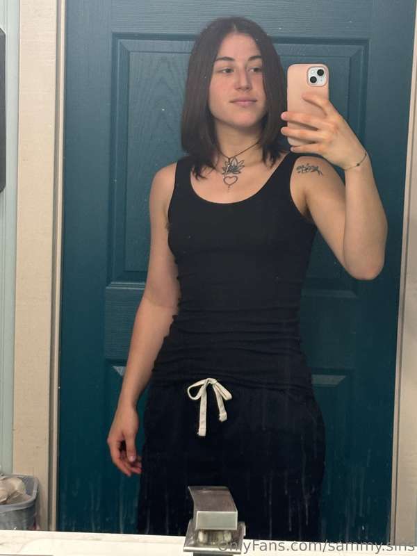 Straightened my hair and I forgot how to act 💅 8