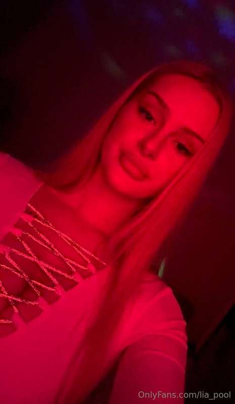 RED ROOM 🌹