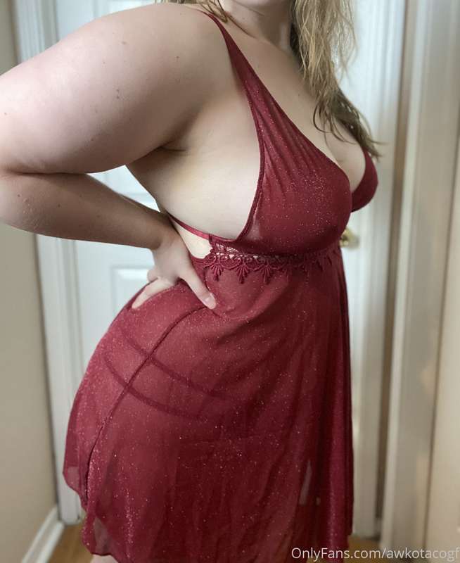 I love slipping into something sexy after a steamy shower 🧼