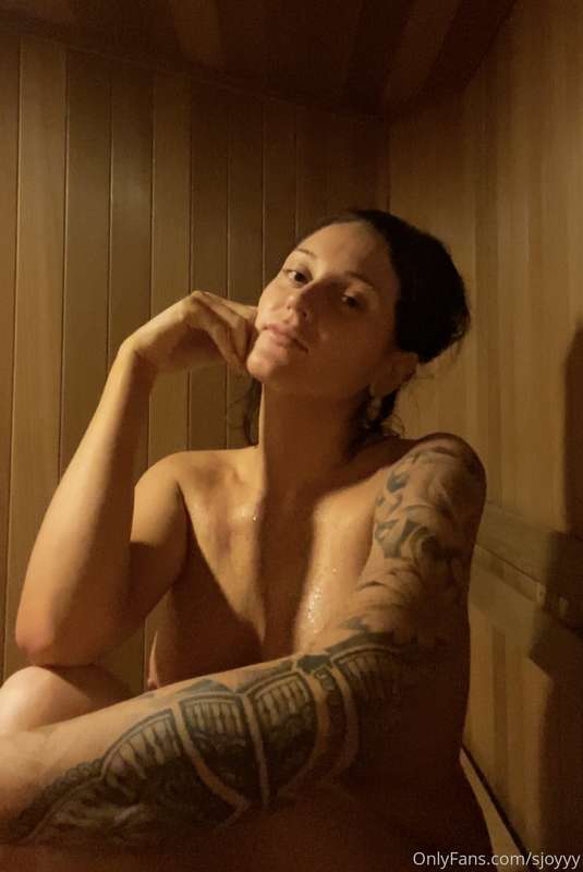To make things hotter, a little fun in the sauna 🧖‍♀️ 🥵