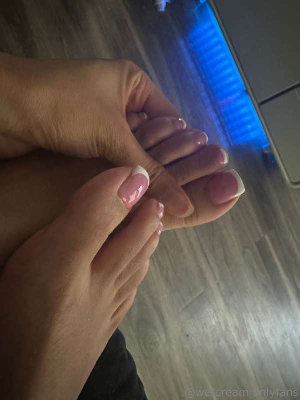 riding dildo & look at my new toes they pretty 💕💦💦🤤 9