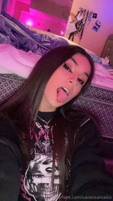 Wanna play kiss and tell? 🤭 You first 😉