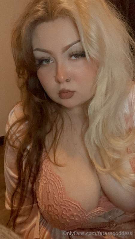 Fatassgoddess - Onlyfans - 12 Mar, 2025 2