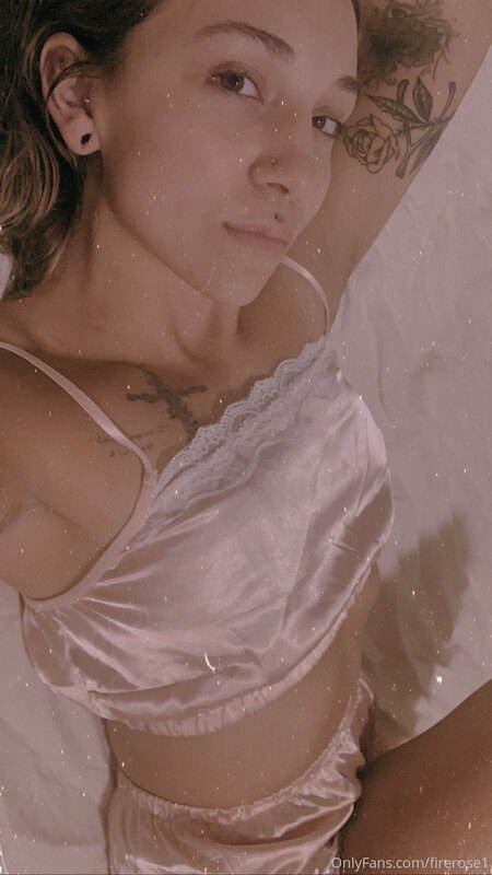 I want to be your favorite. Tip $3 For a Video or tip $5 for.. 1