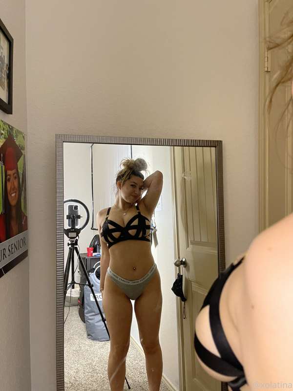 Do you wanna cum all over my holes daddy? 💦 hit rebill to re..