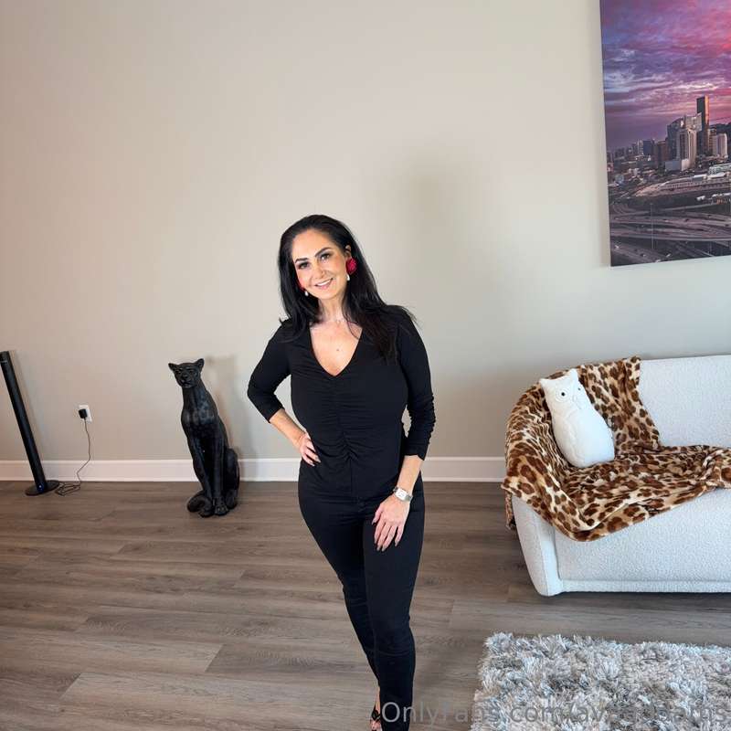 Ready for date night. What time are you picking me up? 😜 2
