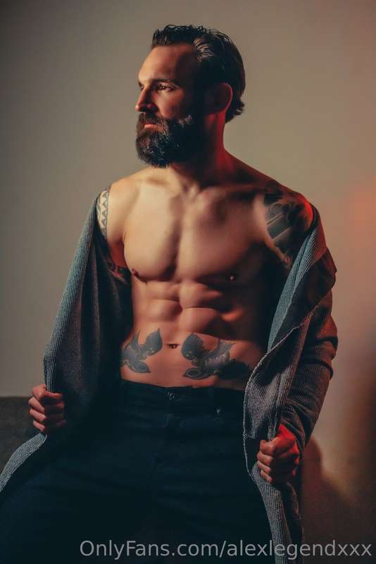 The birds are singing, and these abs are shining 🇫🇷🕊️ 1