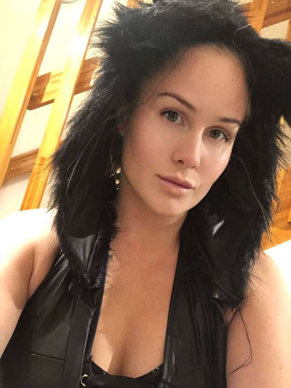 Who here likes fetish ?? I’m flying over to Canada tomorrow .. 3