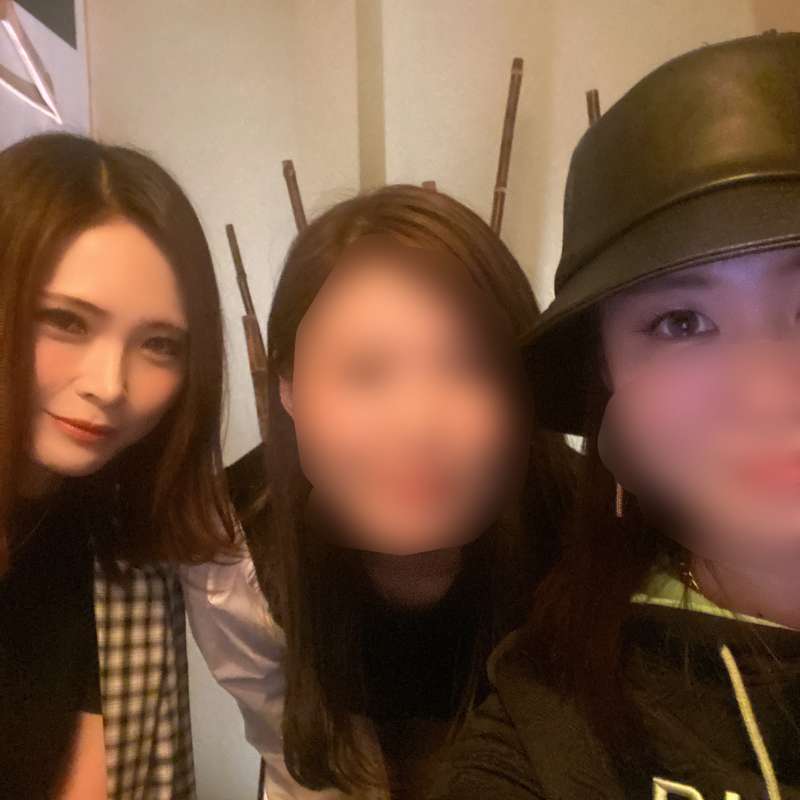 定例酒豪会🍶

看板もない、食べログもない、
会員カード作って
オートロックで開けないと入れ