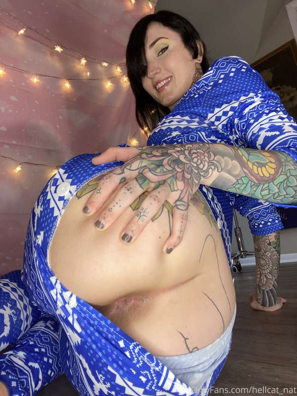 ❄️ Only One Hour Until XXXMas, I can hardly wait! Which # ph.. 1