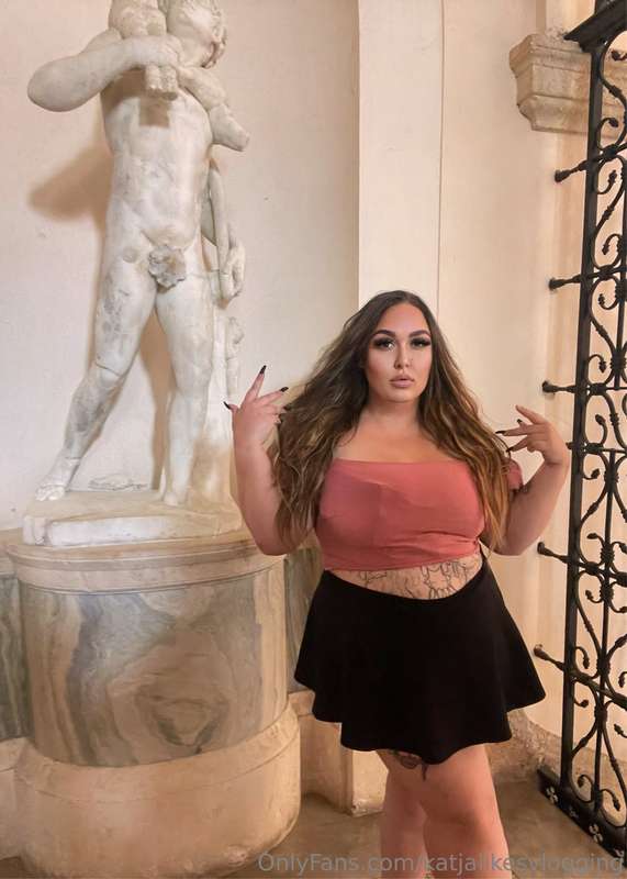 Did you know in Rome statues have small penises and that sma..