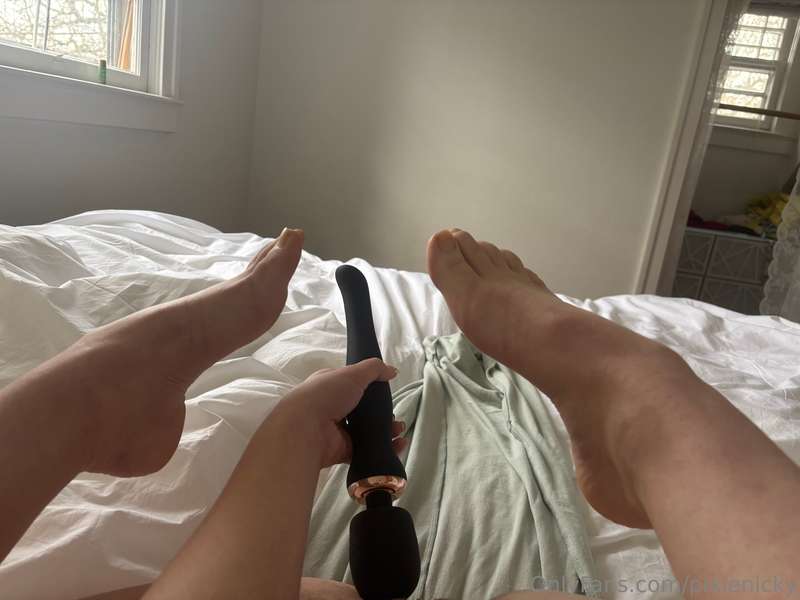 A day in bed 🖤 4