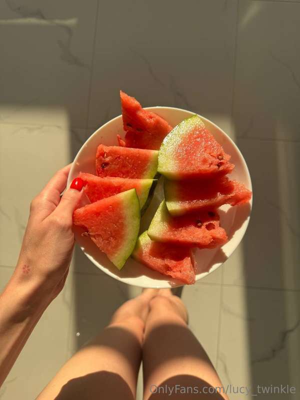 Hi!!💚 Interesting fact about me, I've been waiting for water..