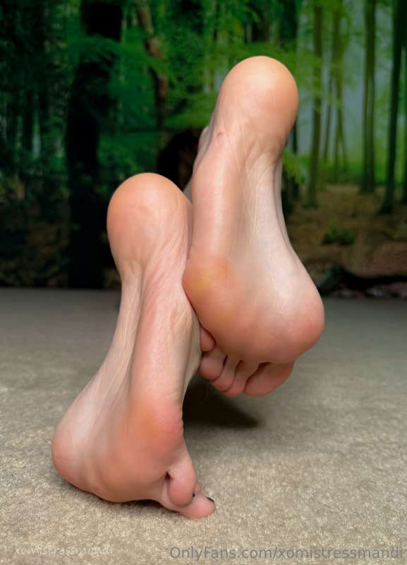 Do you like the way my soles look when they are flexed? 1