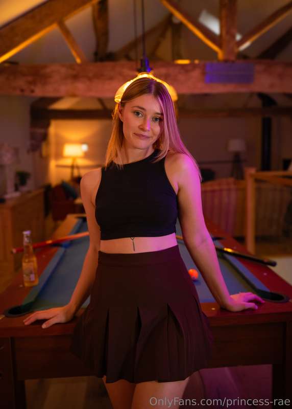 Do you think I've got that 'bad girl at the bar' look? 😈 6