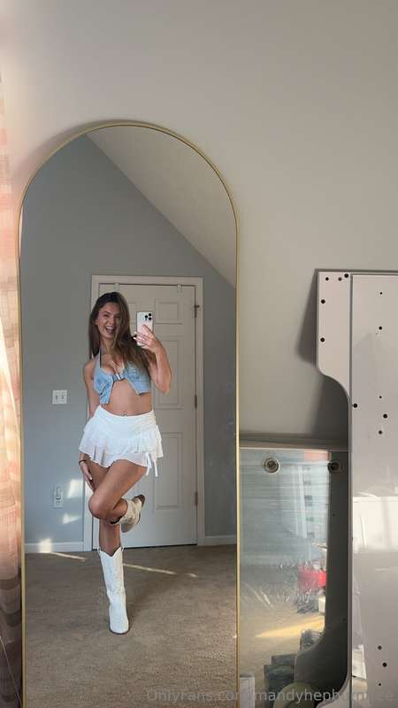 this skirt may be a lil too short I don’t think I should wea.. 1