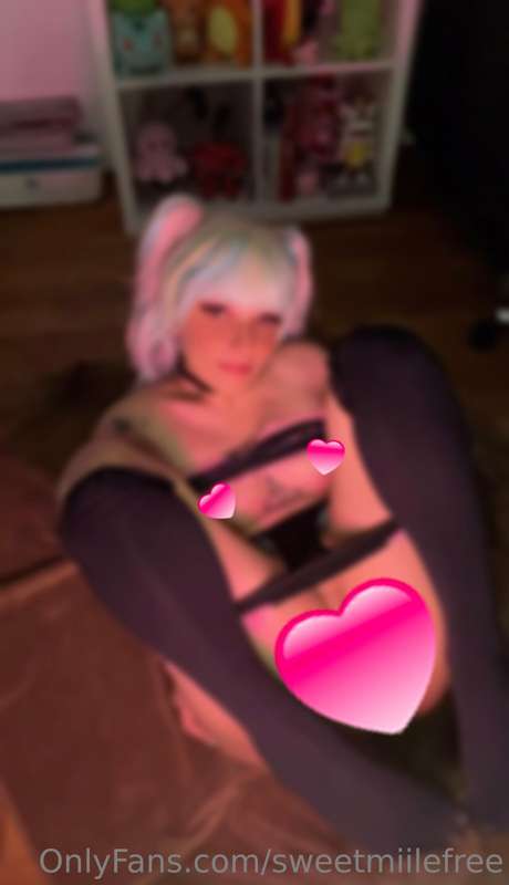 Do you like me in this position? I like that you pass your t..