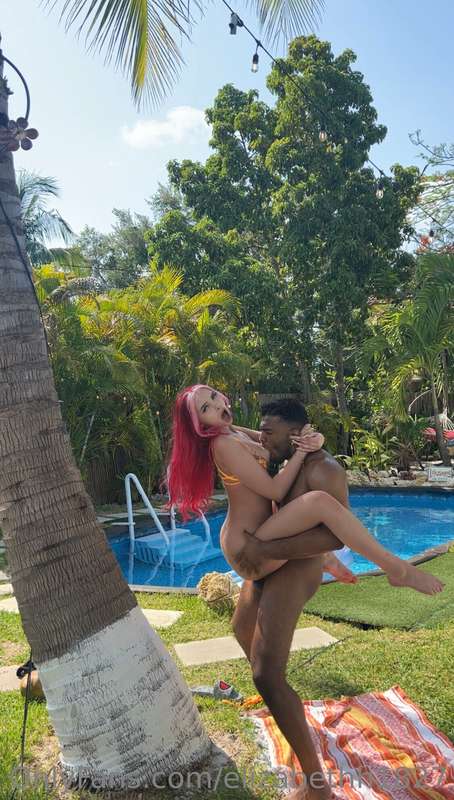 Vacation fucking hits different 🥵 part 1 sent to ur dms chec.. 3