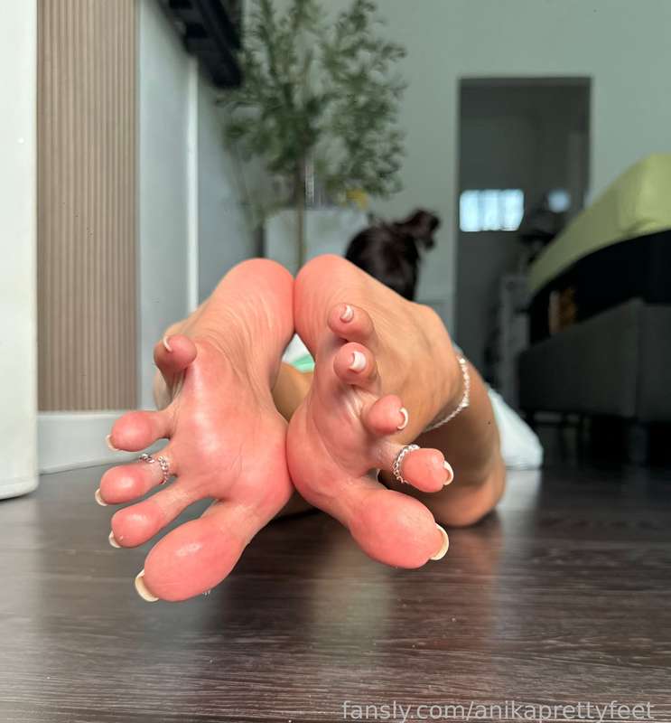 Anikaprettyfeet_ - Fansly - 14 May, 2025 23