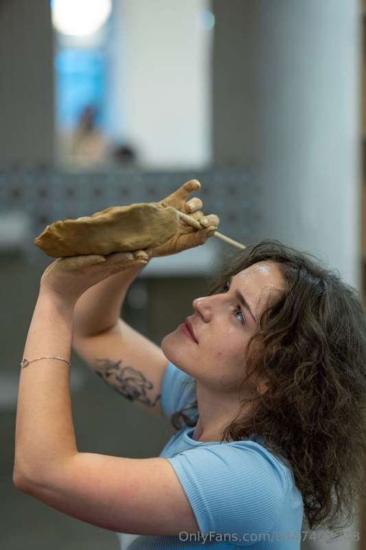 Every piece of clay is a new world that I discover 🔍🌍