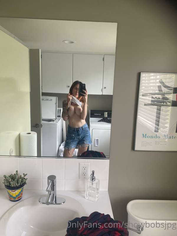 love taking pics in not my bathroom