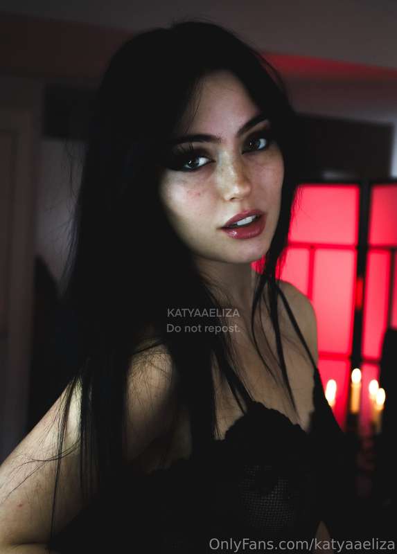 I just think my boobs look pretty in this lol 🖤🦇  3