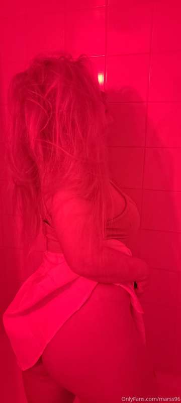 Finally a shower video 🥰🚿 here are some stills ! 4