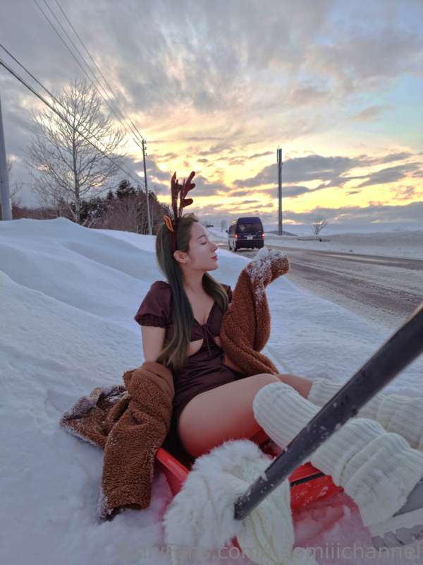 The reindeer can't move sleigh🦌💨❤️‍🔥
ソリを動かせないトナカイ🦌🔞🔞🔞 5