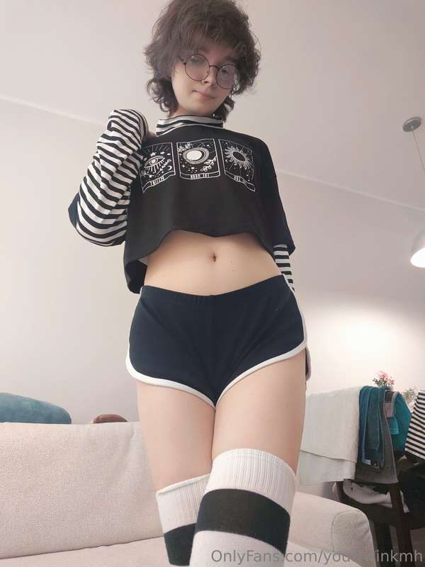 Would you hook up with a femboy? ❤️ 4
