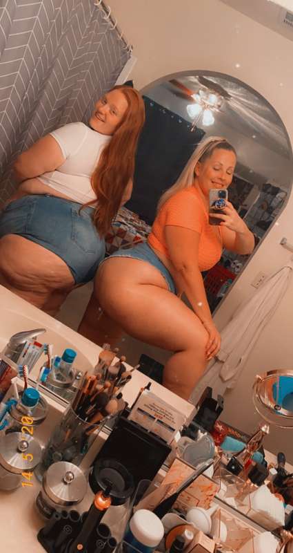 Sexy 2 big bootys !!! Delicious & Julie Ginger