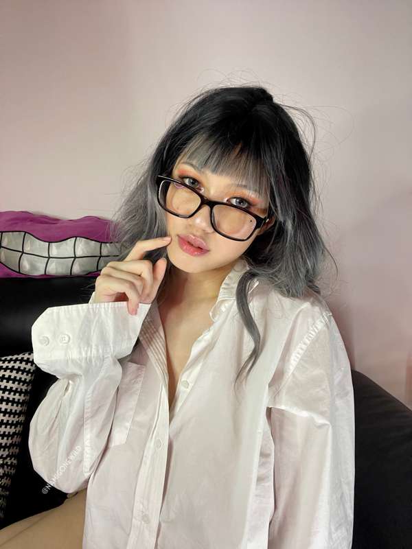 How this? 😙 more glasses & bare titties for u ❤️‍🔥