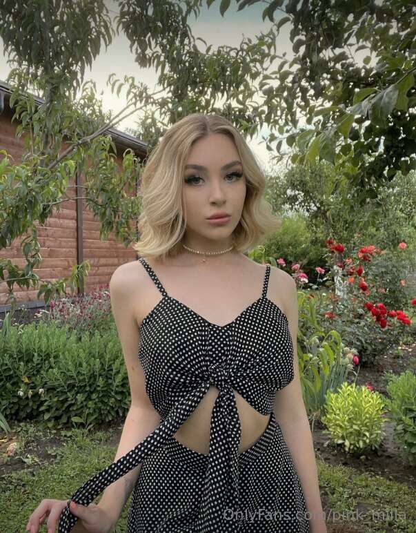 I finally designed my first outfit🥰 Do you think it fits me?..