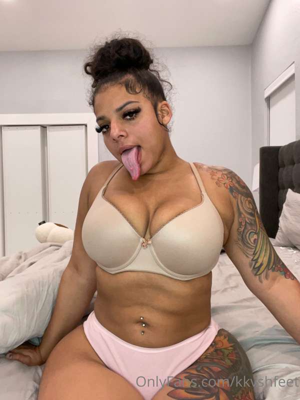 New nudes unlock to see me take it all off 🐱💦