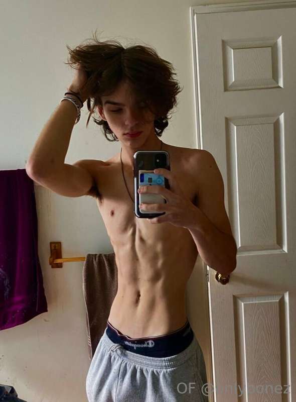 im sorry for the slow replies.. I had surgery today so my @v..