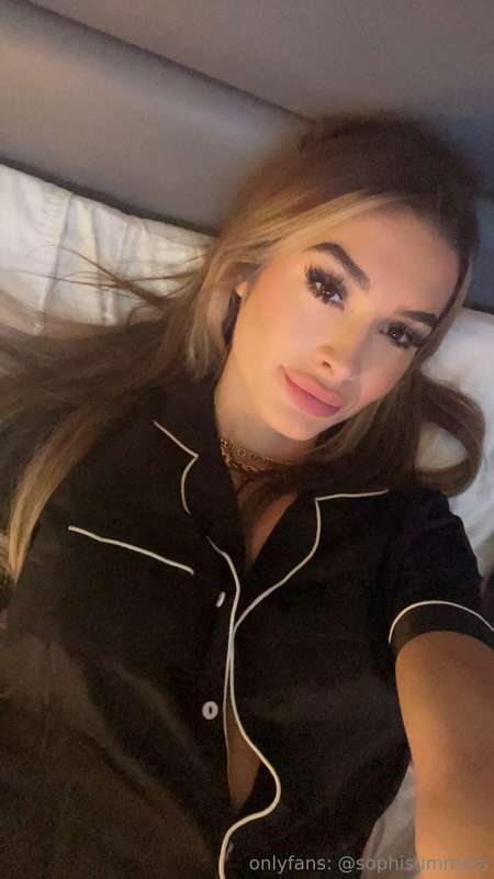 Up all night… send me something juicy 🤤