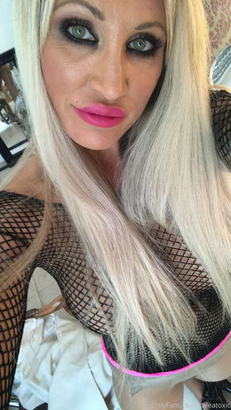 Fishnet Friday 🔥Have a great weekend