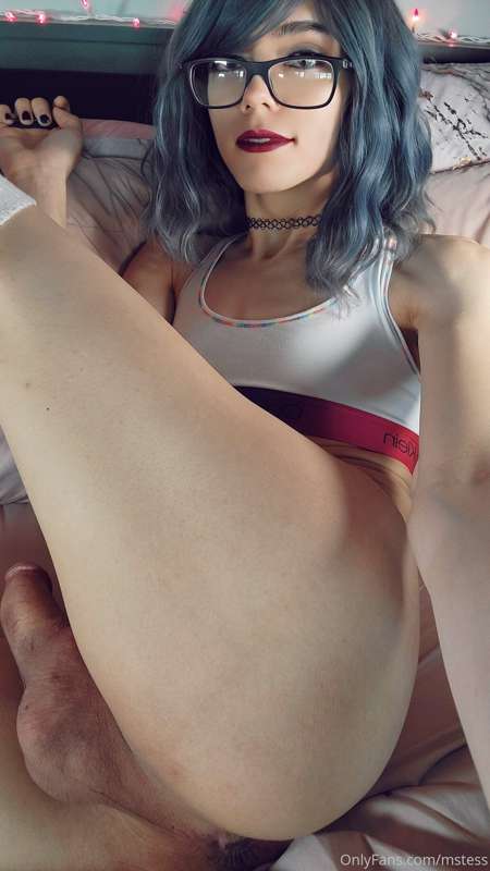 Hoodie vibes... Annnd a little bit of naked vibes c; 14