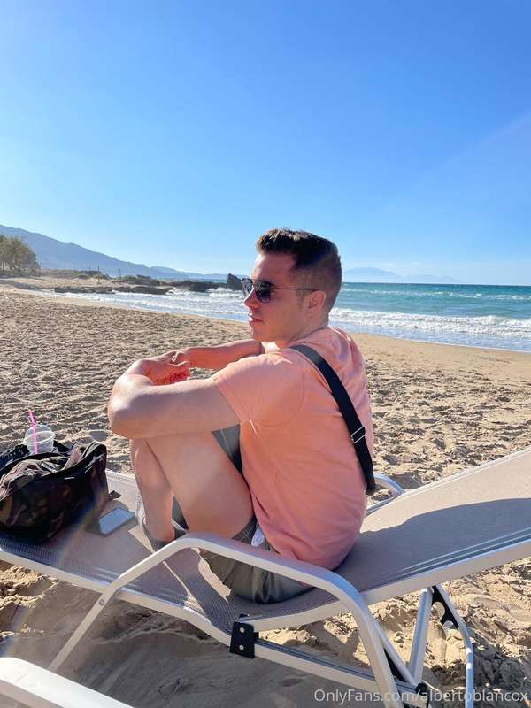 ONLINE at the beach!!! 😎🌊🌞
 🍆🍆 DM ME FOR MY PRIVATE VIDS! 🔞🔞 2