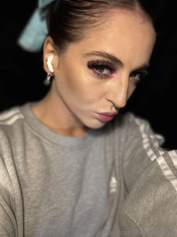 How's my look today? Let me know 👄❤️