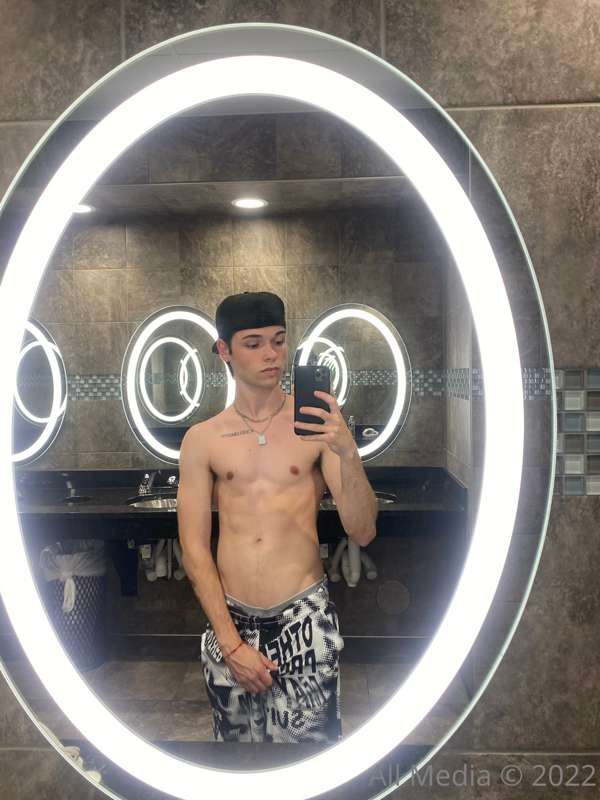 Amazing pump at the gym today!!! Happy Tuesday🤪 Welcome if y..