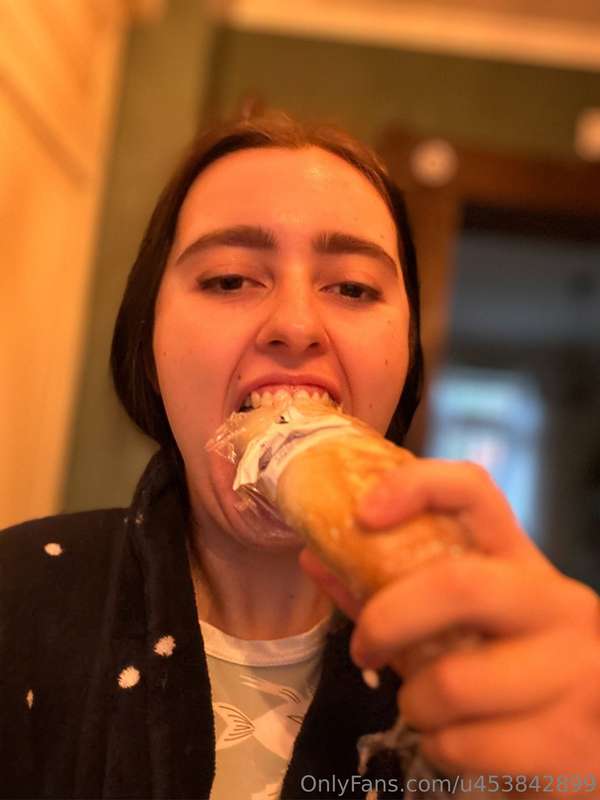 Watch me as I take a really massive cock in my mouth 🤯🤯🤯🤯🤯🐓🐓.. 2