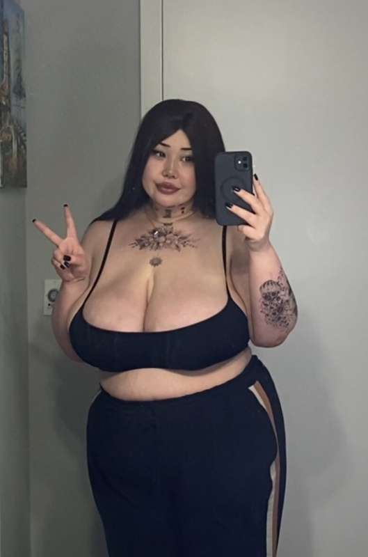swipe to undress ur gf :)