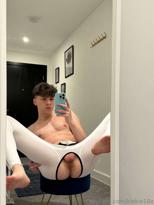 I hope my yoga tights won't be a distraction for you ;) 5